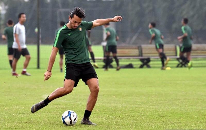 Ezra Walian